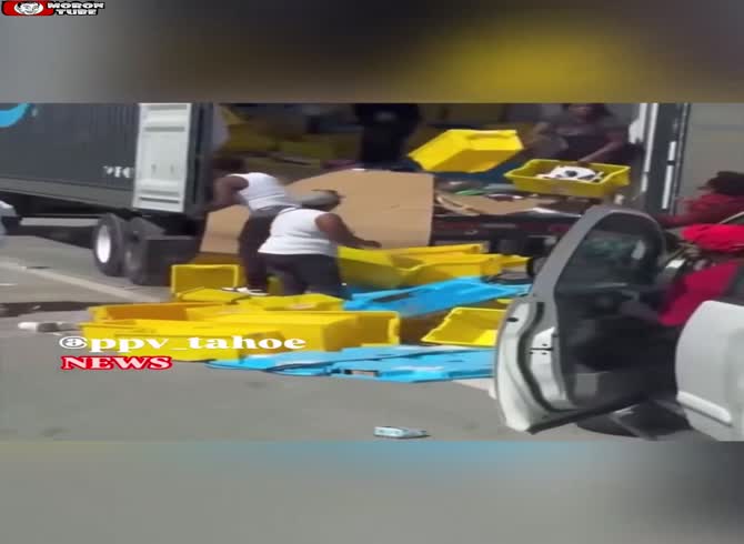 Video :Drivers loot an Amazon truck